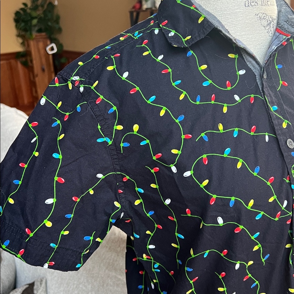 Free Planet Festive Black Shirt Multicolor Christmas Lights Men’s Large Button